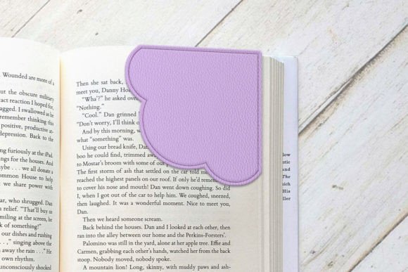 Scallop Corner Bookmark ITH Applique
